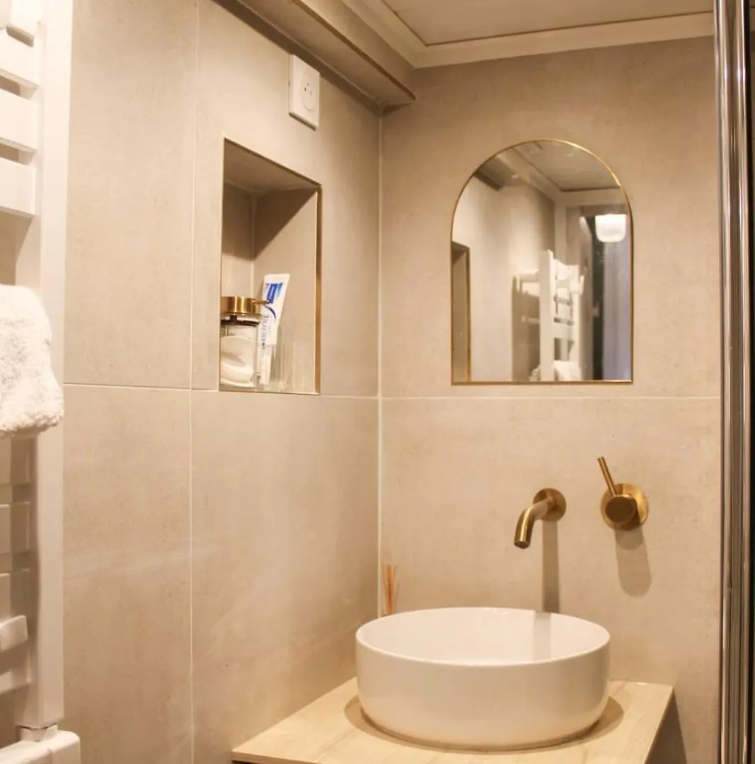 Charming Studio Of 15 M2 In The 10Th باريس شقة