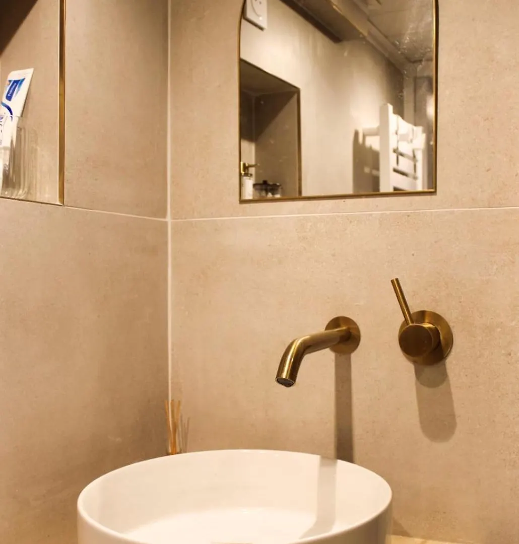 Charming Studio Of 15 M2 In The 10Th باريس 0*,  فرنسا